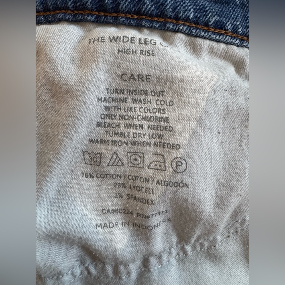 Ann Taylor Wide Leg Crop Jeans - Picture 4 of 4